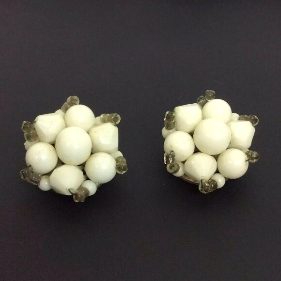 White Beaded Cluster Clip Earrings Church Lady Grandma Vintage 40s 50s - Picture 1 of 5